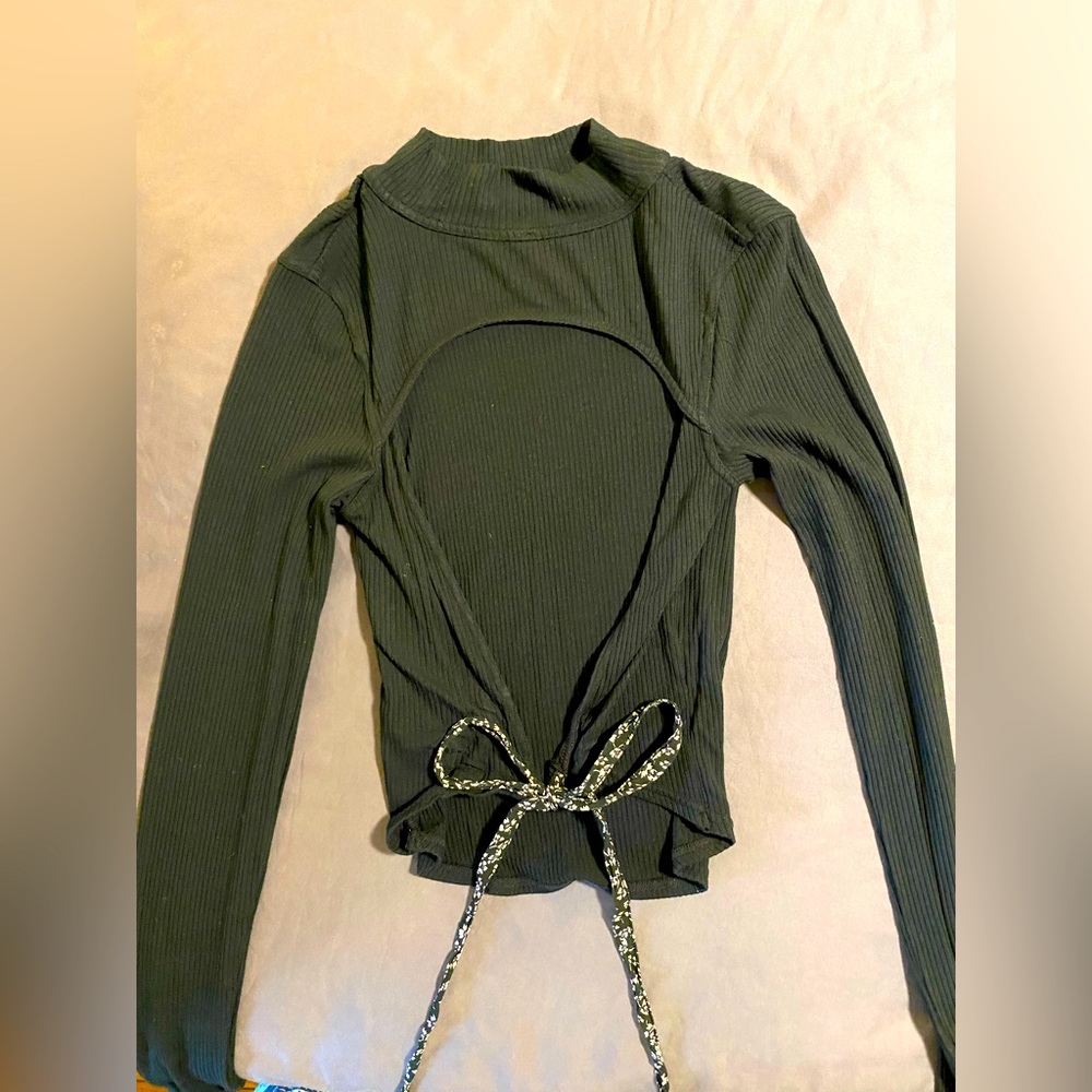 Free people open back black long sleeve. Floral pattern bow ties in back.
